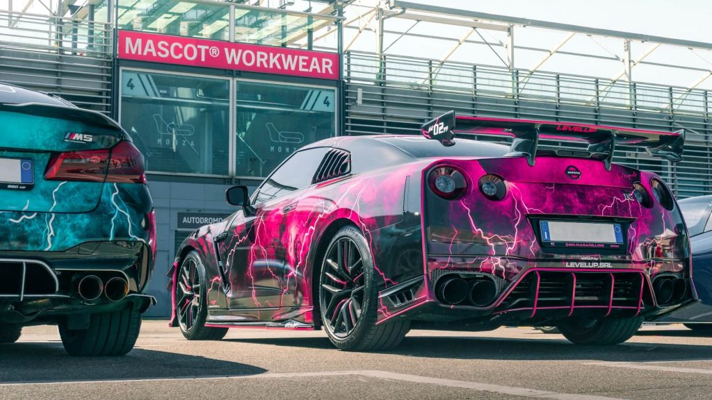 how to get more vehicle wrap customers